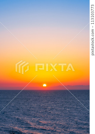 夕陽與大海(柏崎市小野館公園) 夕陽與大海(柏崎市小野館公園) 113103773