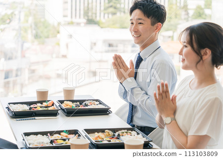 Catered lunches served at meetings, welfare benefits, catering, delivery, employee cafeteria, in-house cafe, meal outsourcing 113103809