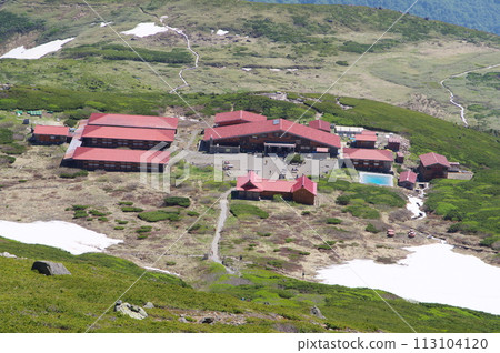 從白山禦前峰看到的白山室堂 從白山禦前峰看到的白山室堂 113104120