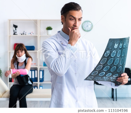 Young woman visiting male doctor traumatologist 113104596