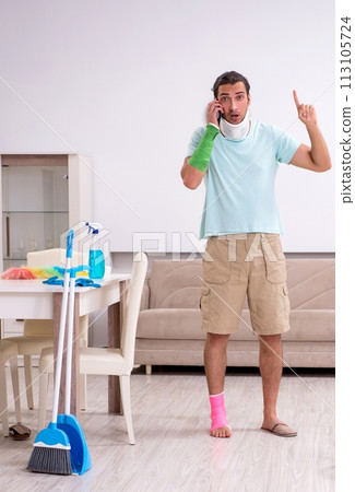 Young injured man cleaning the house Young injured man cleaning the house 113105724