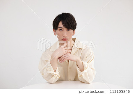 Beauty Genderless Men wearing makeup 113105846