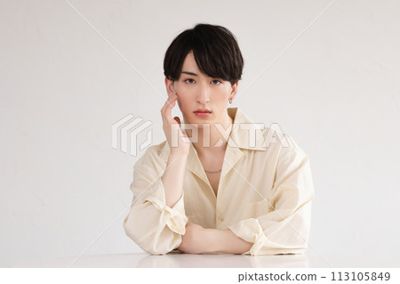 Beauty Genderless Men wearing makeup 113105849