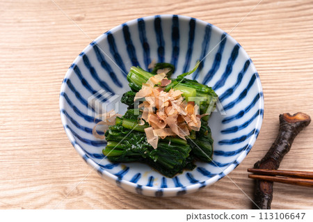 Sample of Chrysanthemums 113106647