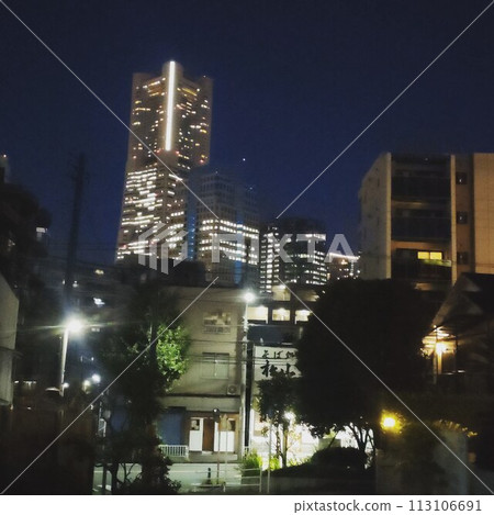 Night falls in Yokohama 113106691