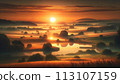 地平線上柔和的日出和金色的鄉村 113107159