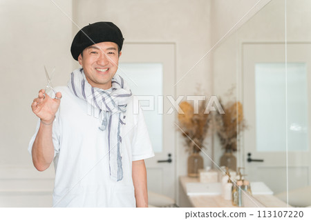 美髮師、理髮師、造型師以及在美容院和美髮沙龍工作的業主 113107220