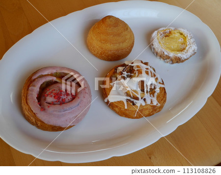 danish bread danish bread 113108826