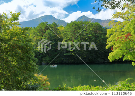 萬代朝日國立公園 五色沼湖沼自然探索路線 從毗沙門沼眺望萬代山 113110646
