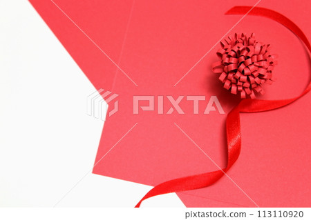 [背景資料]紅色絲帶和紙花/當前圖像（沒有人/複製空間） 113110920