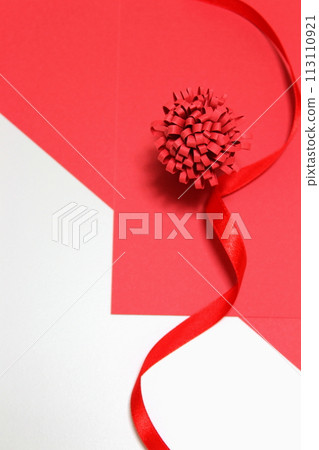 [背景資料]紅色絲帶和紙花/當前圖像（沒有人/複製空間） 113110921