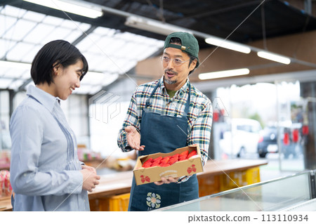 賣草莓的老人 113110934