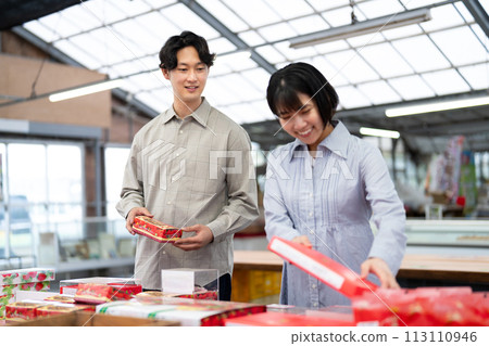 夫婦購買紀念品 113110946