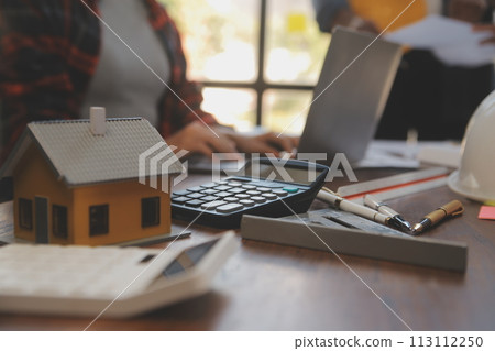 A team of construction engineers talks to managers and construction workers at the construction site. Quality inspection, work plan, home and industrial building design project A team of construction engineers talks to managers and construction workers at the construction site. Quality inspection, work plan, home and industrial building design project 113112250