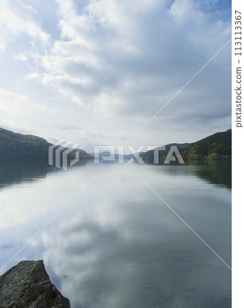 從箱根小尻看蘆之湖的晨景 / 箱根, 日本 113113367