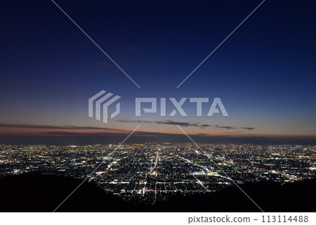 從我們的廣場看到的鳴川公園夜景 從我們的廣場看到的鳴川公園夜景 113114488