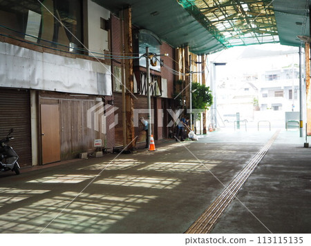 沖繩古座銀天街。帶有不再存在的拱廊的景觀（2020）。 113115135