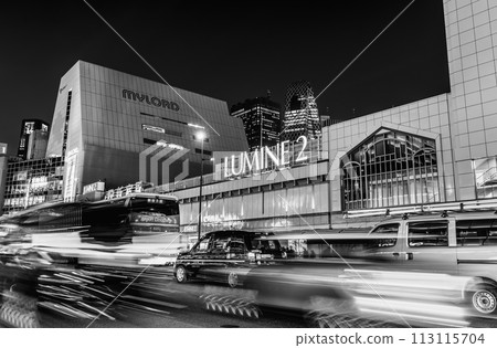 新宿站南口單色夜景 新宿站南口單色夜景 113115704