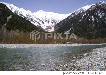 Hotaka Mountain Range, where spring is still far away 113116376