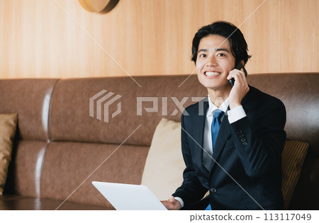 Young businessman calling on a smartphone 113117049
