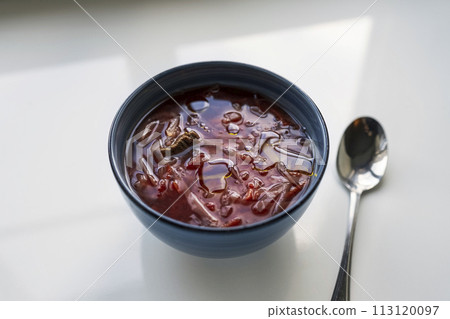 Ukrainian borscht in a bowl 113120097