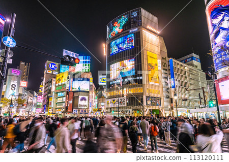 Japan's Tokyo cityscape Inbound... Just like a foreign country... In front of Shibuya Station, crowded with foreign tourists = March 31st Japan's Tokyo cityscape Inbound... Just like a foreign country... In front of Shibuya Station, crowded with foreign tourists = March 31st 113120111