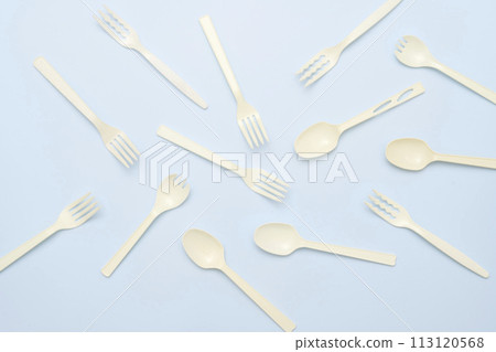 plastic cutlery 113120568