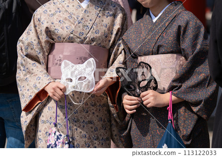 Young girl wearing Japanese kimono standing in front of Sensoji Temple in Tokyo, Japan. Kimono is a Japanese traditional garment. The word "kimono", which actually means a "thing to wear" Young girl wearing Japanese kimono standing in front of Sensoji Temple in Tokyo, Japan. Kimono is a Japanese traditional garment. The word "kimono", which actually means a "thing to wear" 113122033