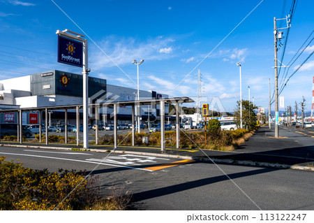 Looking at Sun Street Hamakita on a sunny day (Shizuoka Prefecture) 113122247