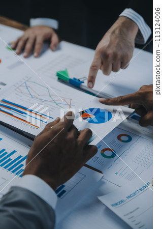 Business idea. Business people talking And calculations about charts and graphs showing the growth of investment results Of successful teamwork 113124096