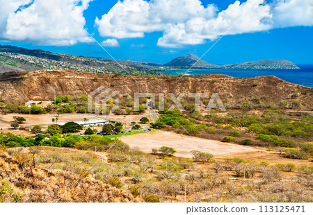Diamond Head volcanic crater in Oahu - Hawaii, United States Diamond Head volcanic crater in Oahu - Hawaii, United States 113125471