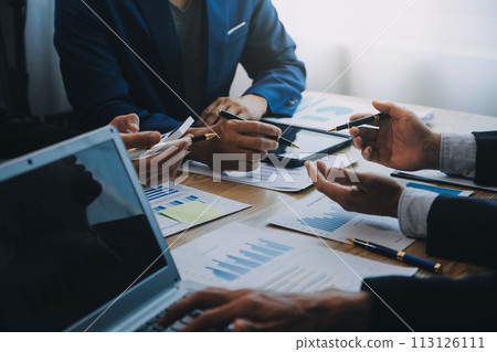 Meeting to present the Finance Executive business team. Discuss meetings to plan work, investment projects, analysis strategies, and discuss financial graphs and company budgets in the office. Meeting to present the Finance Executive business team. Discuss meetings to plan work, investment projects, analysis strategies, and discuss financial graphs and company budgets in the office. 113126111