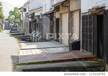日本鳥取縣倉吉市一棟非常古老而美麗的建築 日本鳥取縣倉吉市一棟非常古老而美麗的建築 113128781
