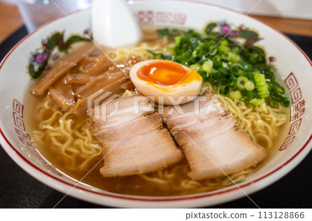Delicious beef bone ramen from Tottori Prefecture, Japan 113128866