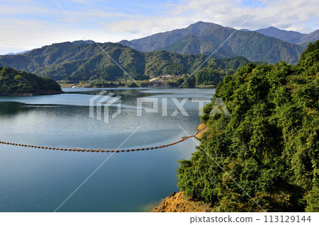 Lake Miyagase and the Tanzawa Mountains in autumn Lake Miyagase and the Tanzawa Mountains in autumn 113129144