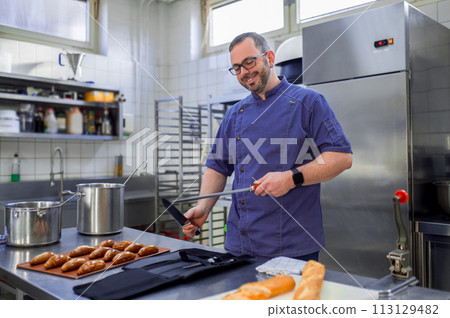 Chef sharpening knife for cutting meat Chef sharpening knife for cutting meat 113129482