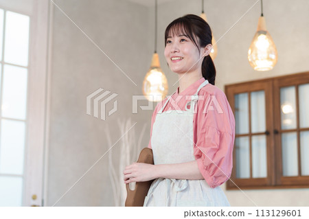 Female clerk working at a cafe Female clerk working at a cafe 113129601