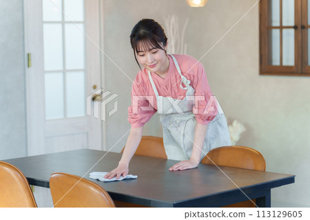 Female clerk working at a cafe 113129605
