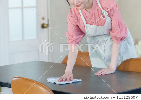 Female clerk working at a cafe Female clerk working at a cafe 113129607