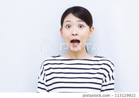 Surprised woman Surprised woman 113129922