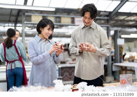 夫婦購買紀念品 113131099