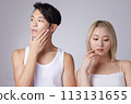兩位年輕男女的美容護膚形象肖像 113131655