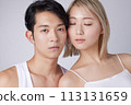 兩位年輕男女的美容護膚形象肖像 113131659
