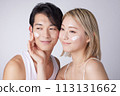 兩位年輕男女的美容護膚形象肖像 113131662