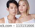 兩位年輕男女的美容護膚形象肖像 113131666