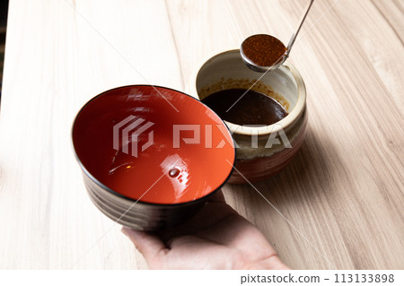 轉移到醬汁中 113133898