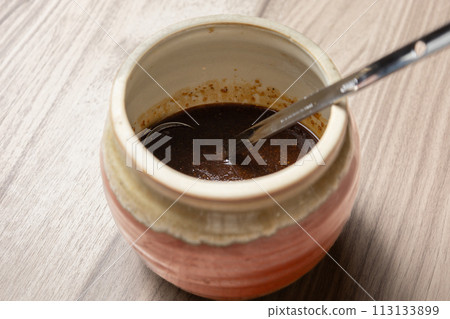 Sauce and ladle in a pot 113133899