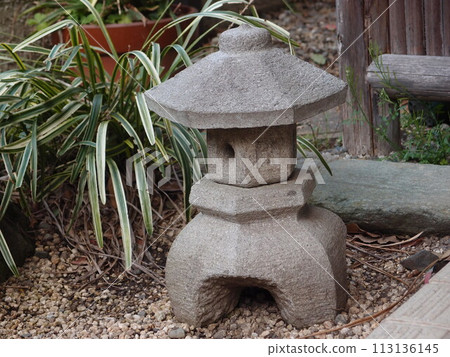 A lantern made by an old man 113136145