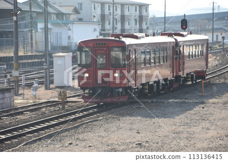 Nagaragawa Railway tourist train "Nagara" entering Minoota Station Nagaragawa Railway tourist train "Nagara" entering Minoota Station 113136415