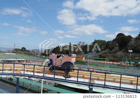 春假期間騎遊樂設施 春假期間騎遊樂設施 113136813